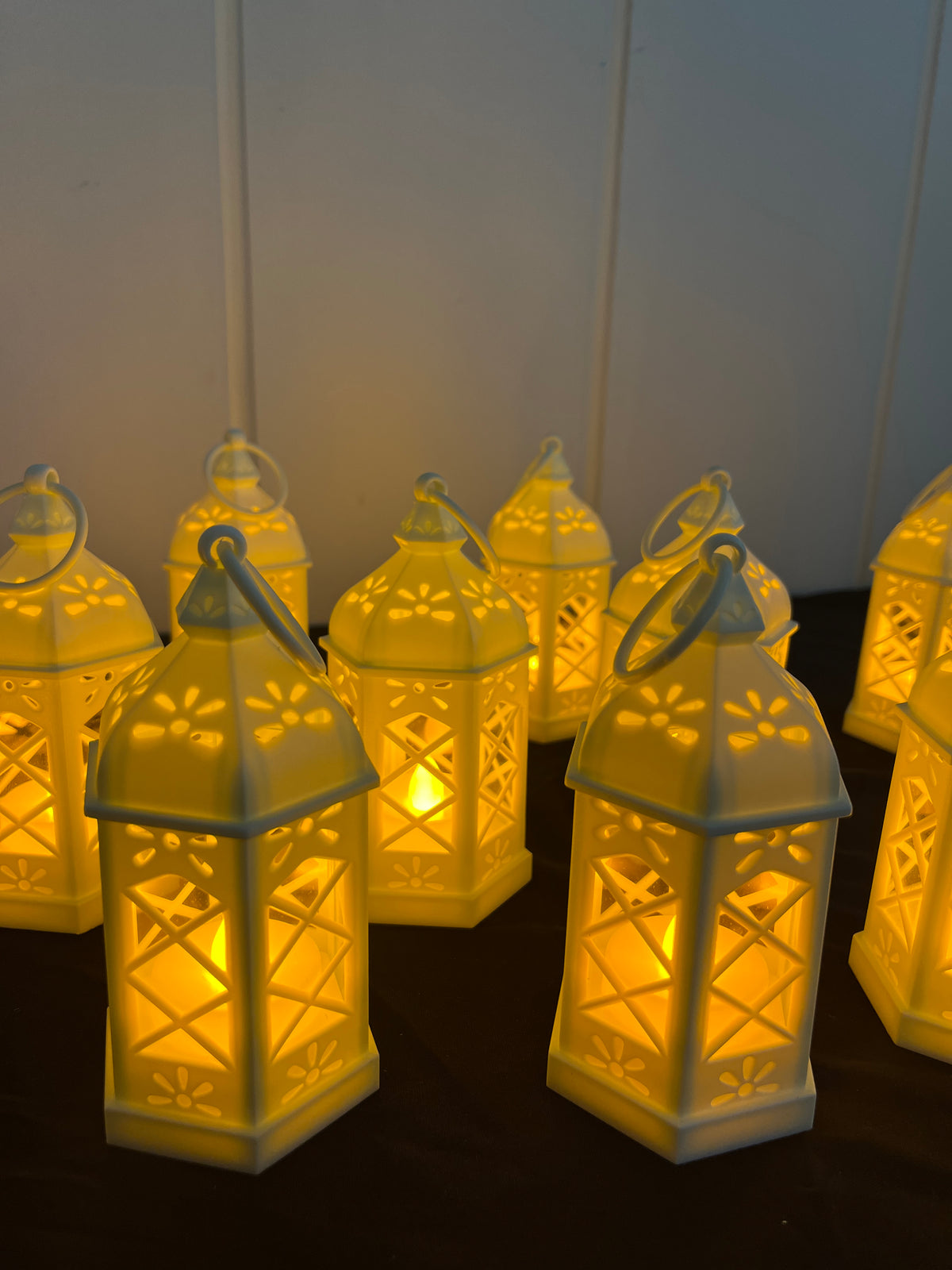 Vintage LED Lanterns White