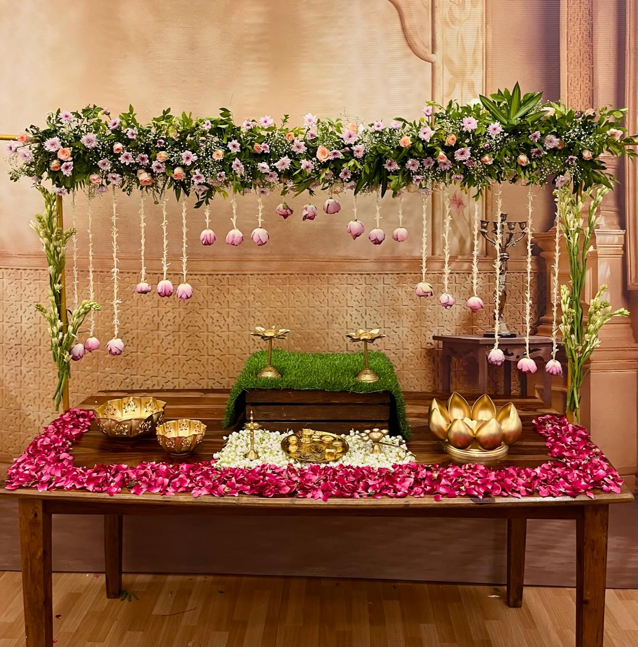 Table Stand (Gold) - The Decor Cycle